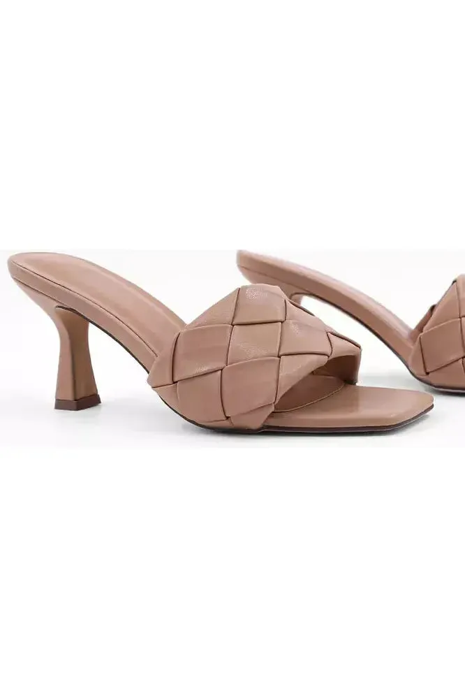 The Holly Heel